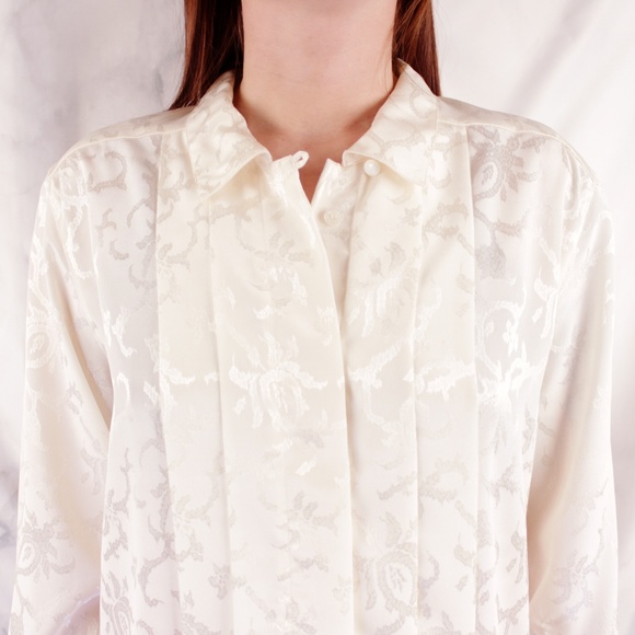 🔥SALE🔥 VTG Silky Patterned Blouse - Picture 2 of 5